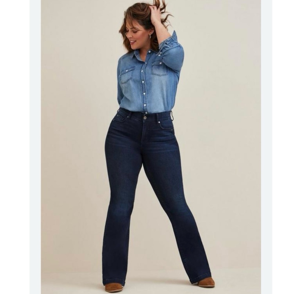 NWT Torrid Luxe Slim Boot Super Stretch Mid-Rise Jean in Rinse size 18 Regular